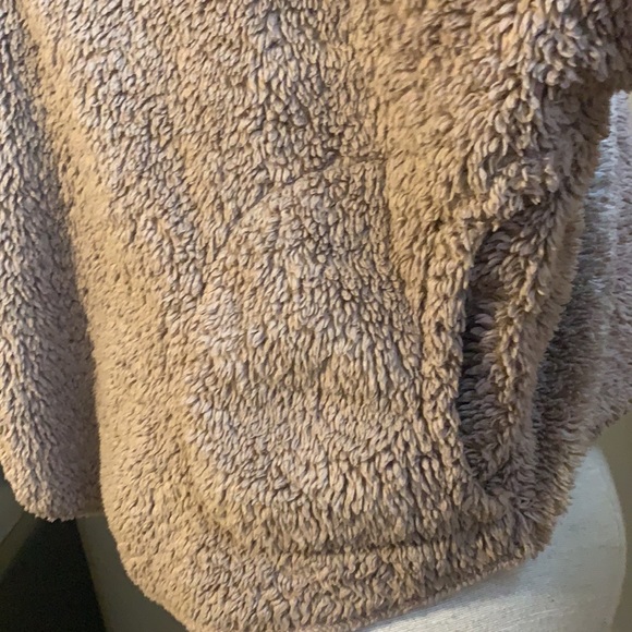 Favlux sweater. Size medium - Picture 3 of 5